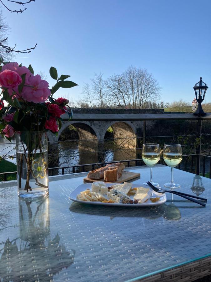 Bed and Breakfast Le Moulin De Bretigneul Saint-Aubin-des-Landes Exterior foto